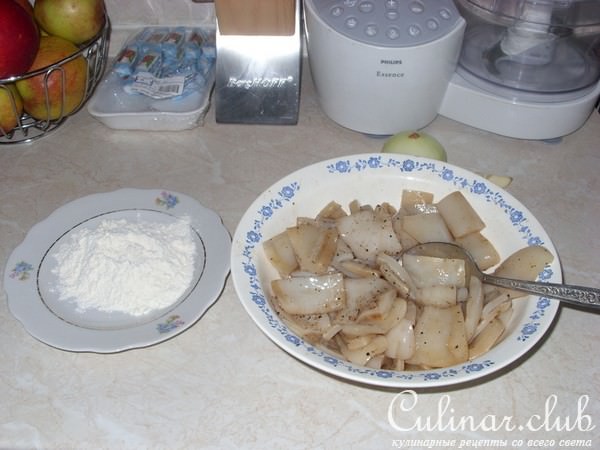 Кальмары в сметанном соусе с оранжевым рисом