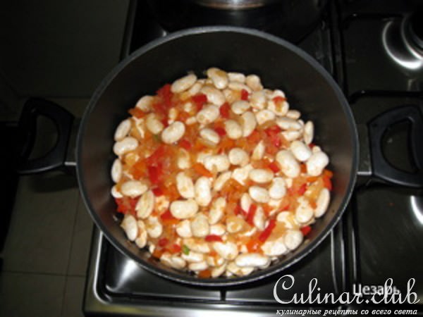 Фасоль белая с овощами.