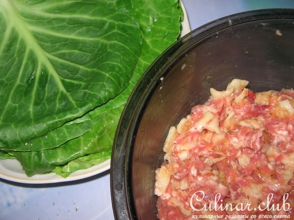 Голубцы по винницки с начинкой из мяса и блинчиков.