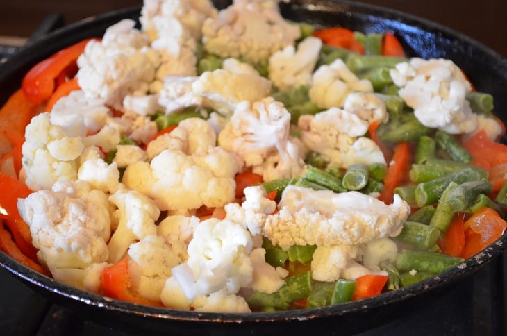 Нежная курочка с овощным гарниром