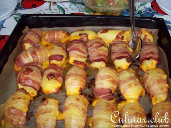 Картошка в беконе ,начинённая сыром.