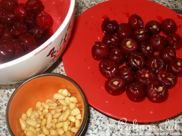 Ризотто с вишней и кедровыми орешками