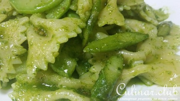 Фарфалле с овощами и соусом из кинзы