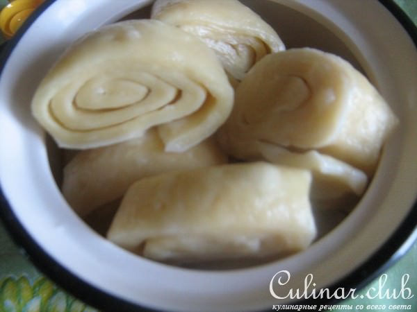 Кручёные паровые галушки с картофелем и шкварками.