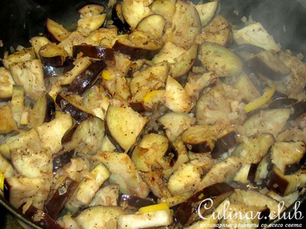 Лимонный куриный шницель с баклажанами и помидорами