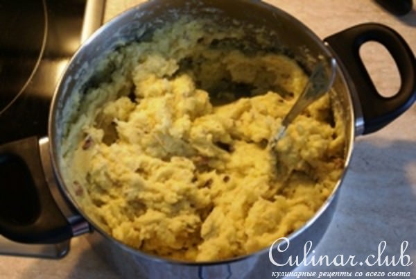 Курица, фаршированная картофелем