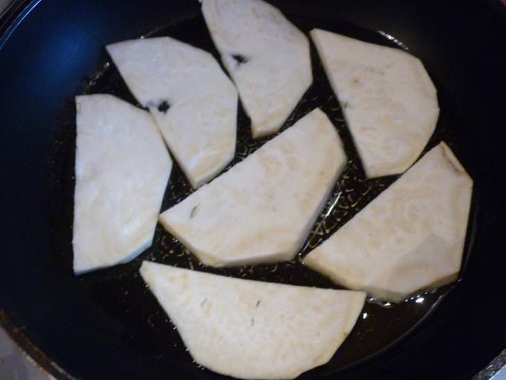 Сельдерей,тушёный в пиве, для нежной курочки