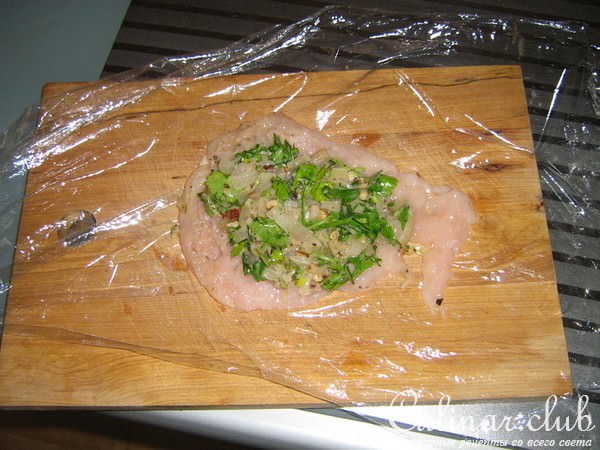 Котлетки из индейки с зеленью и орехами