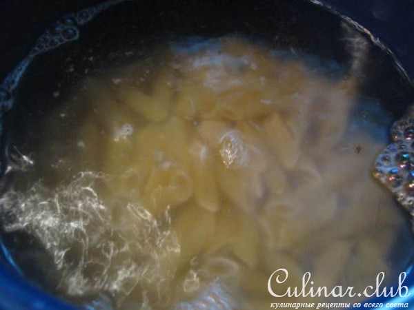 Макароны с шампиньонами под сырным соусом