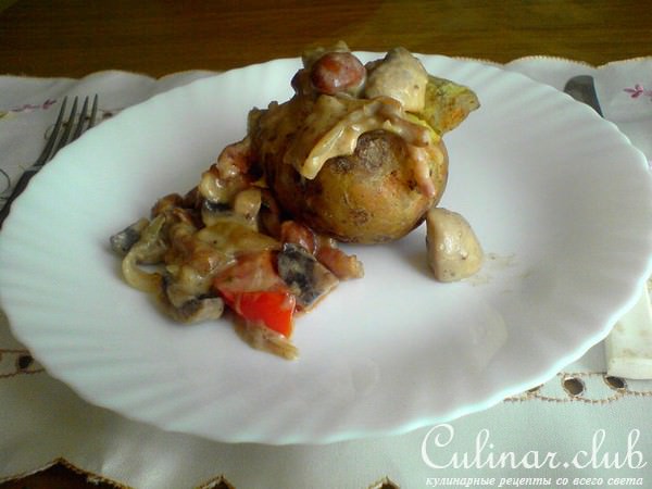 Запечённый картофель с грибным рагу