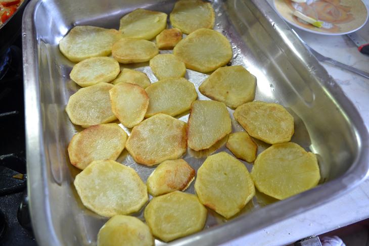 Рыбная запеканка - с пангасиусом, овощами, грибами, в сливочном соусе с сыром.