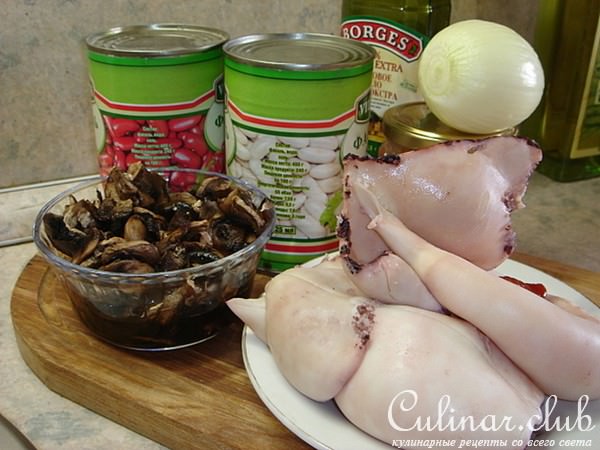 фасоль с грибами и кальмарами