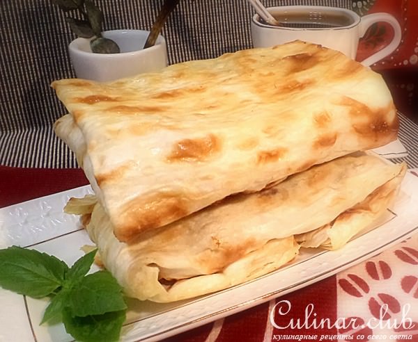 Наш сытный, пикантный завтрак- куриная котлета с козьим сыром в лаваше!