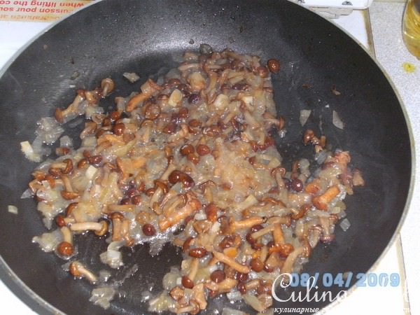 Курица с грибами под сырным соусом