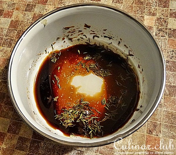 Жаренная на гриле рыба с овощами.
