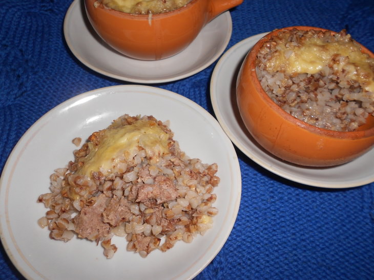Запеченная гречка с мясом под сырной " шапочкой"