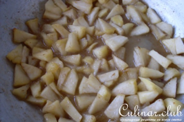 Блинчики с яблоками и клюквенным соусом