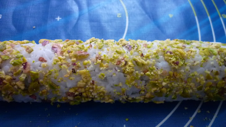Суши десертные с глазированной морковкой,апельсином и орехами