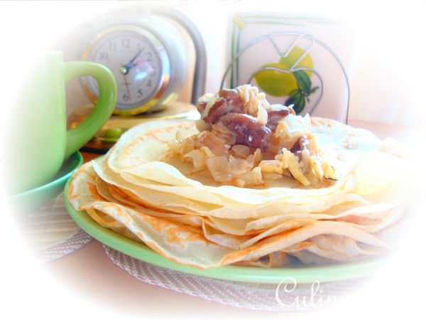 Блины с маслятами,жаренной капустой и с сыром.