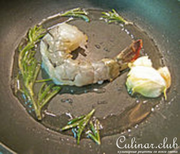Башенки с фаршем, овощами и креветками.