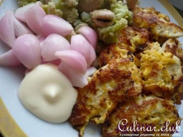 Куриные филейки в морковном кляре с гарниром