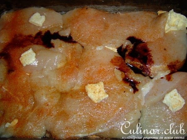 Куриная грудка ,запеченная с овощным гарниром