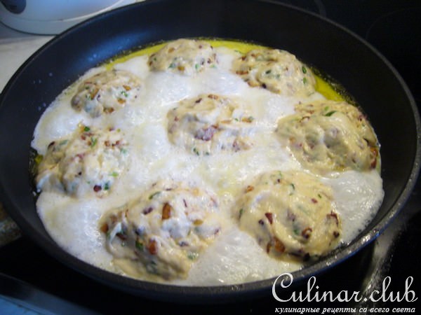Паровые булочки (Dampfnudeln) с куриным соусом