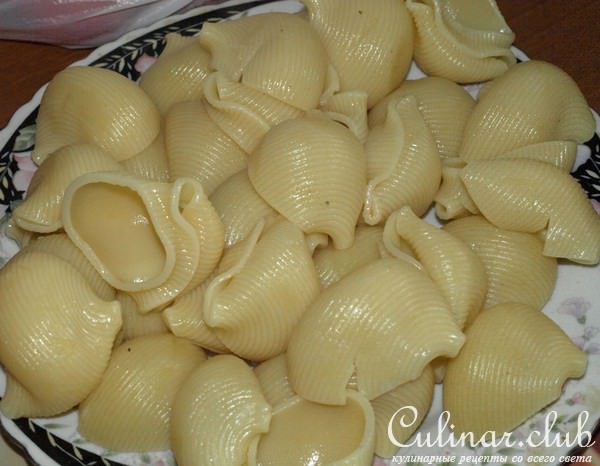 Лумакони с мясной начинкой