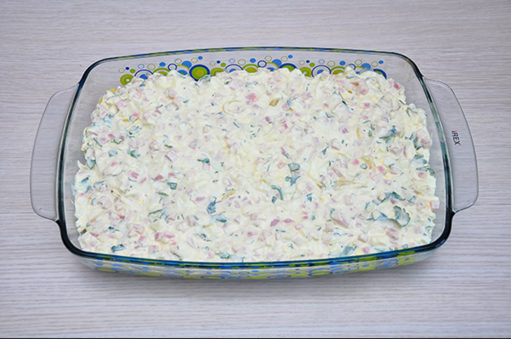 Картофельная запеканка с ветчиной, сметаной и яйцами