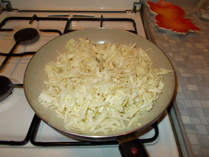 нежное филе курочки с тушеной капустой