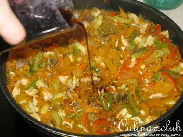 курочка с овощами в соевом соусе