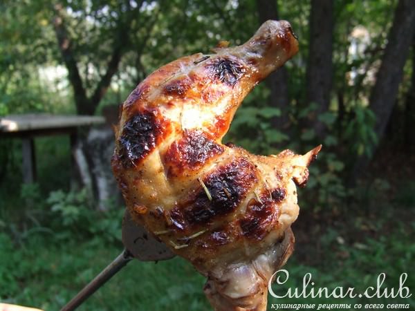 цыплята, маринованные и зажаренные на решетке