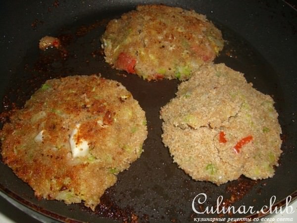 Капустные котлеты с помидорами