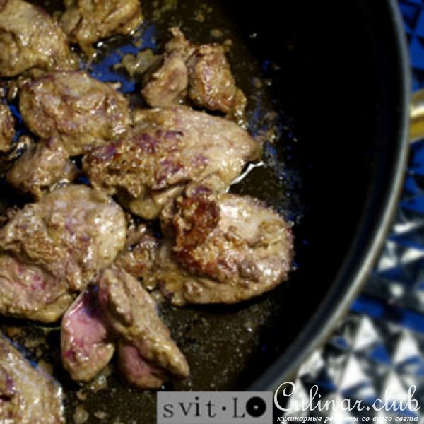 Печень куриная с теплым соусом