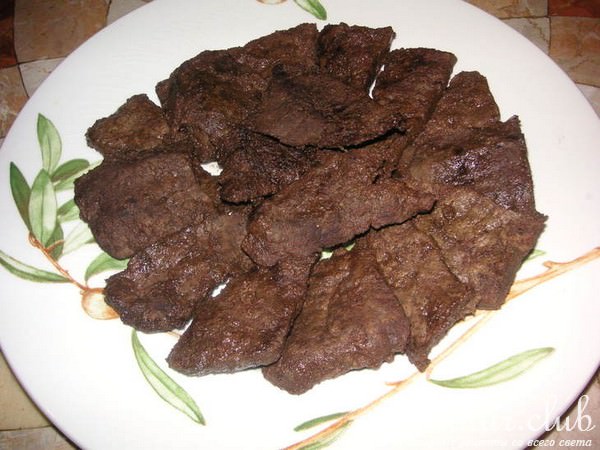 Печень с яблоками и луком