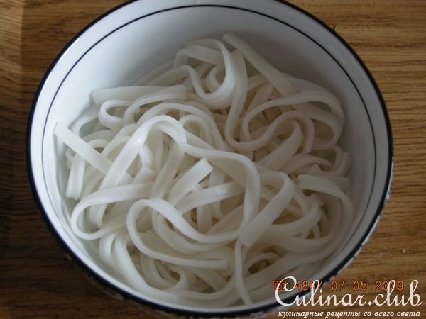 Лагман с рисовой лапшой.