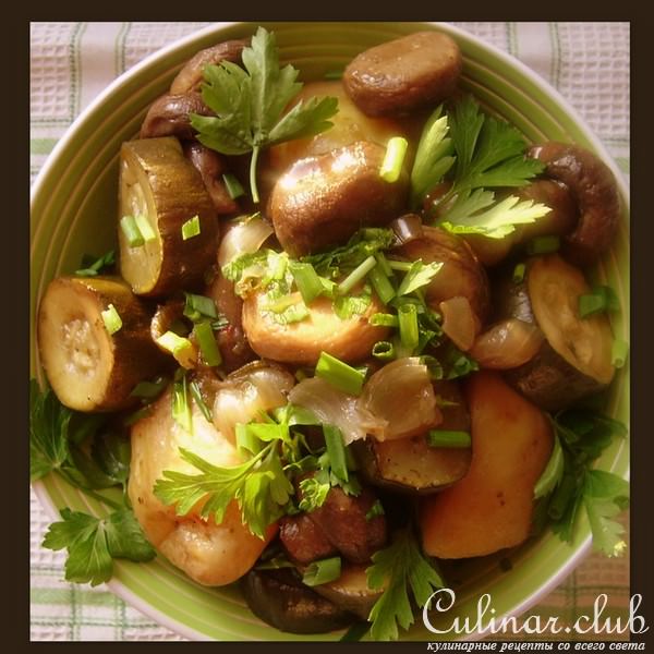 Картофель, шампиньоны и цуккини с соусом - чили, в рукаве