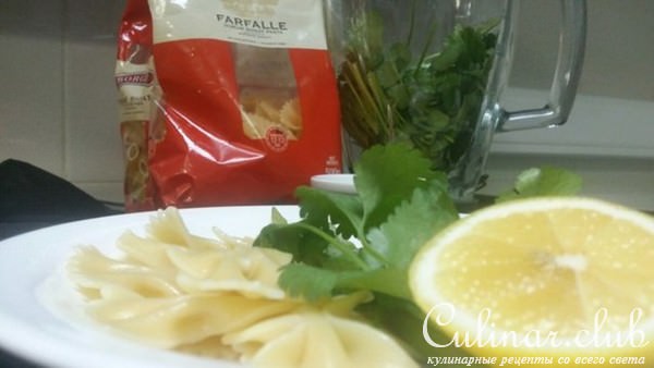 Фарфалле с овощами и соусом из кинзы