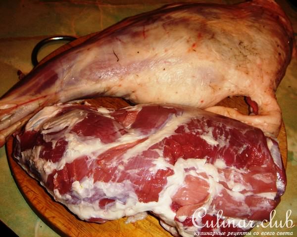 Жаренная баранья нога с мятно-луковой корочкой
