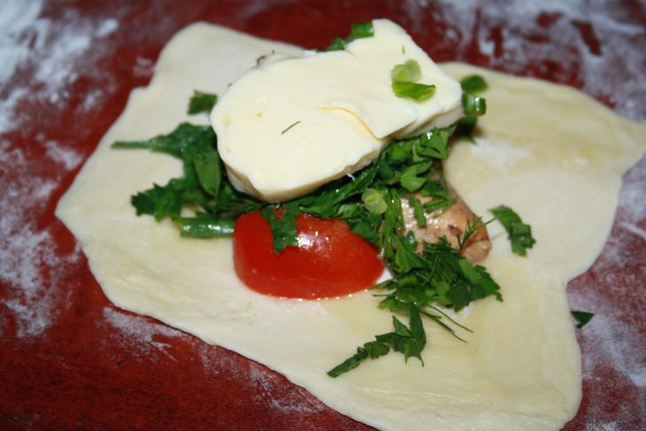 Слоёные бомбочки с куриным филе