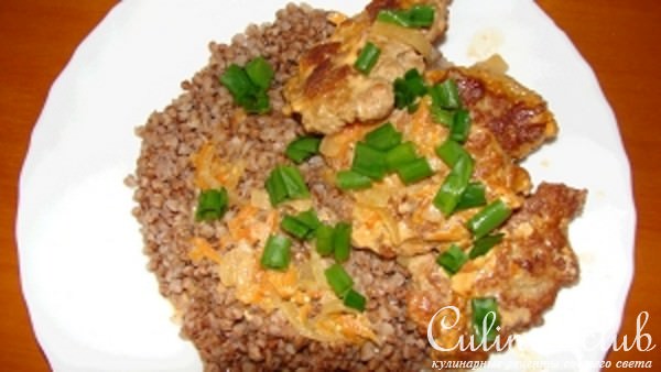 Мясные оладьи с соусом