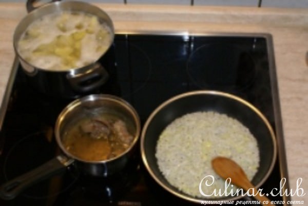 Курица, фаршированная картофелем