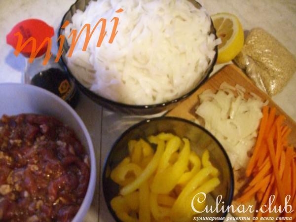 свининка с рисовой лапшой и овощами а-ля рюс