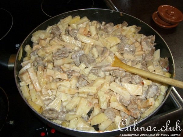 Индейка с грибами в горшочке
