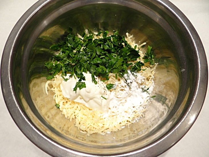 Пшенные биточки с сыром и морковью