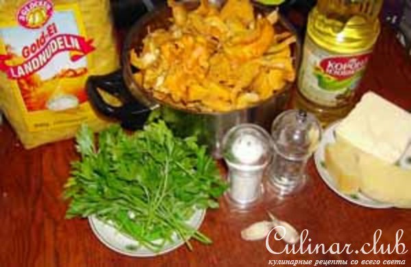 Лисички с макаронами и сыром