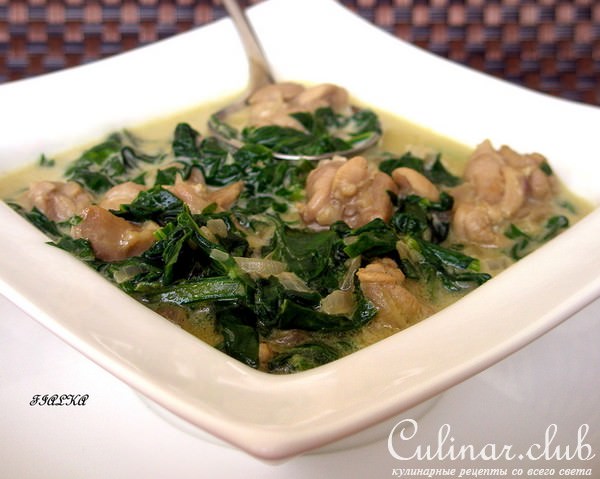 Сливочно-шпинатный соус с курицей и специями