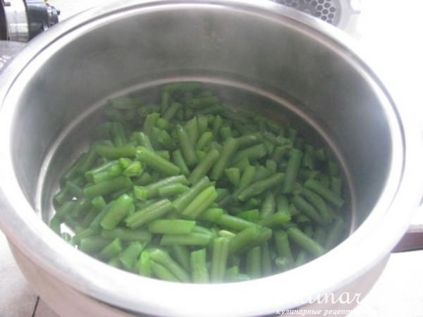 Стручковая фасоль с орехами