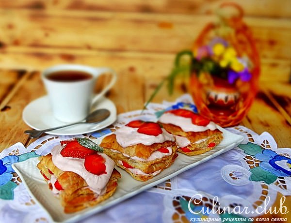 Мильфей с клубникой по-деревенски.