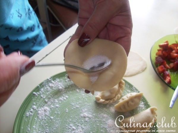 ВАРЕНИКИ С КЛУБНИКОЙ